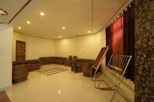 Royal Palace Resort Bhagsunag - Family & Couple Friendly Hotel in McLeod Ganj #RoyalPalaceResortBhagsunag #RoyalPalaceResort #BhagsunagHotel #HotelInMcLeodGanj #FamilyFriendlyHotel #CoupleFriendlyHotel #HotelNearBhagsuWaterfall #DharamshalaHotels #Hi
