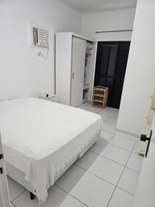 Apartamento a 900m da praia da Enseada