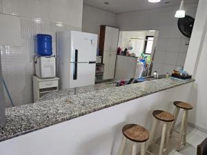Apartamento a 900m da praia da Enseada