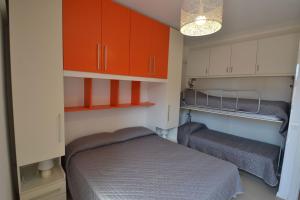 Spacious flat with pool view