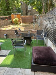 nice room close to central with garden