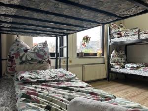 Eigenes Privatzimmer mit Gemeinschaftsbad und Küche