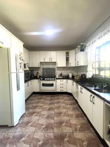 Casa com piscina e muita natureza