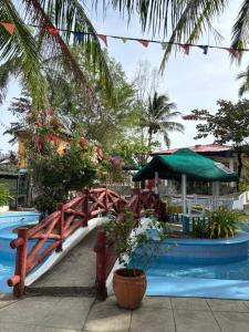 Hollywood Beachfront Bed & Breakfast