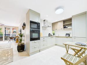 Wells Street Apartment