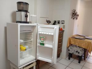 Apartamento mobiliado, 2 q, perto Unimed, CSN, via Dutra, H Zilda Arns
