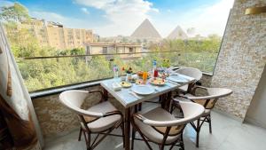 Queen Inn Pyramids View