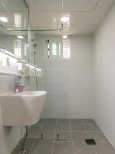 Memory Retreat, 3R4B, Subway Line 2 Guui station, Jamsil, Sungsu, Kspo