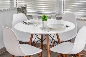 Bright Downtown 1BR l Free Parking l Fast Wi-Fi