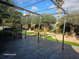 Spacious quiet villa with large swimming pool