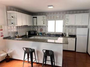 Seaside & Mountain Views & Cozy Calheta Retreat MQ1