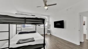 HEB703 Modern & Chic 2 Bedroom Condo Downtown Fort Worth, Free Parking, Walk to Convention Center