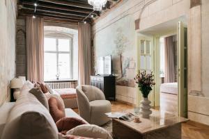 Fresco Residence by Tyzenhauz