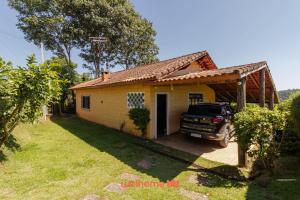 Casa em Igarata com Acesso ao Lago e Piscina