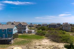 Beach Angel - Corolla, Ocean Sands, 100 Yards to Beach, Ocean View, Large Kitchen, Hot Tub