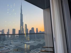 Luxury 2Bedroom VIDA Residence Dubai Mall - Premium Location, Building Connected to Dubai Mall & Burj Views from Balcony!