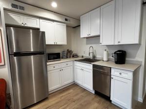 The Retro Retreat 3rd Floor Apartment