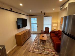 The Retro Retreat 3rd Floor Apartment