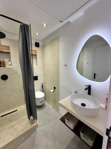 Luxury & Serenity - Lacassia Pool View