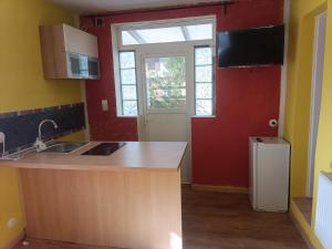 Charming guest suite in triborder area