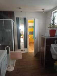 Charming guest suite in triborder area