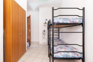 GuestHost - Cozy Flat with Terrace by the Sea img18