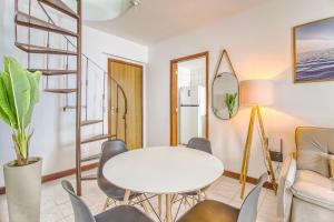 Ar nos Quartos, Praia e Churrasco em Cobertura espaçosa para até 8 hóspedes em Cabo Frio