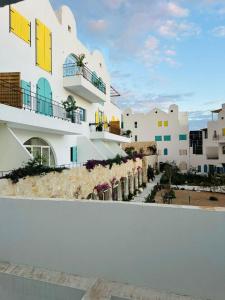 Drymades Beachfront Freklo Apartment