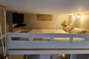 Bright studio apartment with terrace in Cannes