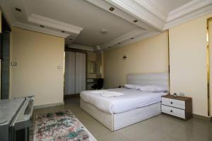 Pyramids & GEM Retreat Boutique Hotel