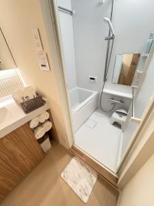 Newly Renovated Entire Building 3-min Walk to 4 Major Train Lines 140sqm 5 Bedrooms Direct Airport Access