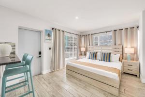 Hawksbill 201, Beach Studio, Heated Pool