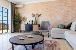 Villa with views and heated pool