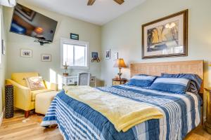 Lake Freeman Gem with Dock Access and Sunset View!