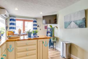 Lake Freeman Gem with Dock Access and Sunset View!