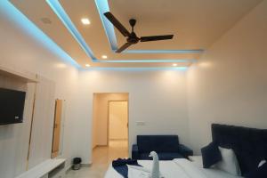 Sapphire inn Run by GGN Hospoitality
