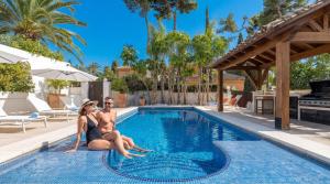 Vacation Marbella I Villa La Cabane, Luxury Villa, Designer Interior, Heated Pool, American BBQ, 5min Walk to the Finest Beaches