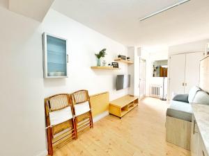 Acogedor estudio con terraza y AC