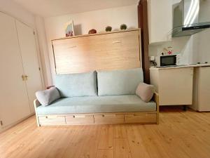 Acogedor estudio con terraza y AC