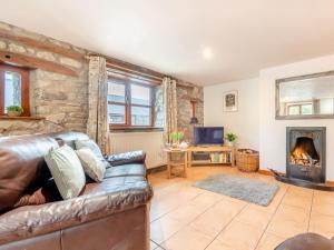 4 Bed in Cynghordy 82440