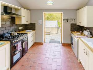 2 Bed in Aberaeron 45333