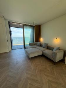 Belle Époque penthouse apt