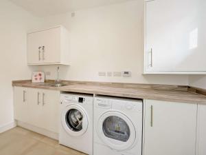 6 Bed in Westward Ho 91693