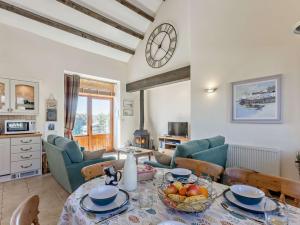 3 Bed in Hartland 42184