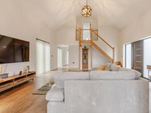 4 Bed in Dunstable oc-93632