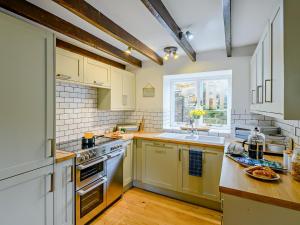 4 Bed in Whitby G0040