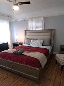 3 bedroom plus 2 baths in Beverly hills