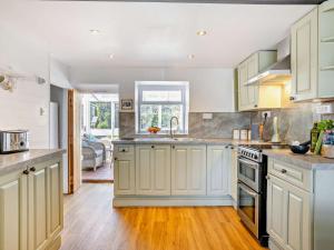 3 Bed in Nefyn 55571