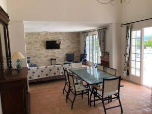 Villa avec piscine accès direct à pied à la plage privée