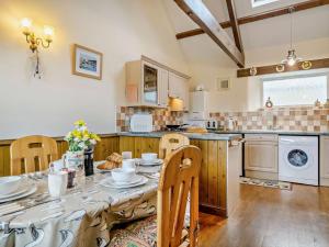 2 Bed in Bothenhampton 94222